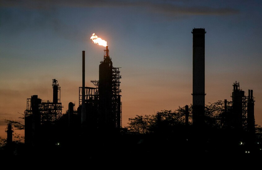 وكالة الطاقة الدولية تخفض توقعاتها لإنتاج النفط العالمي