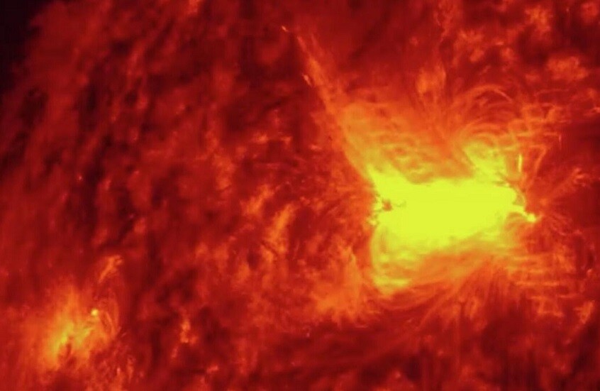 علماء: قريبا سيبدأ تأثير الثقب الإكليلي الجديد على الأرض