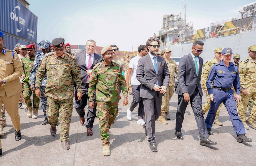 الصومال.. إغلاق ميناء مقديشو لتفريغ شحنة عسكرية