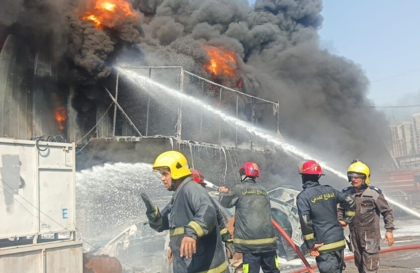 حريقان في بغداد.. والدفاع المدني يكافح للسيطرة عليهما (صور)