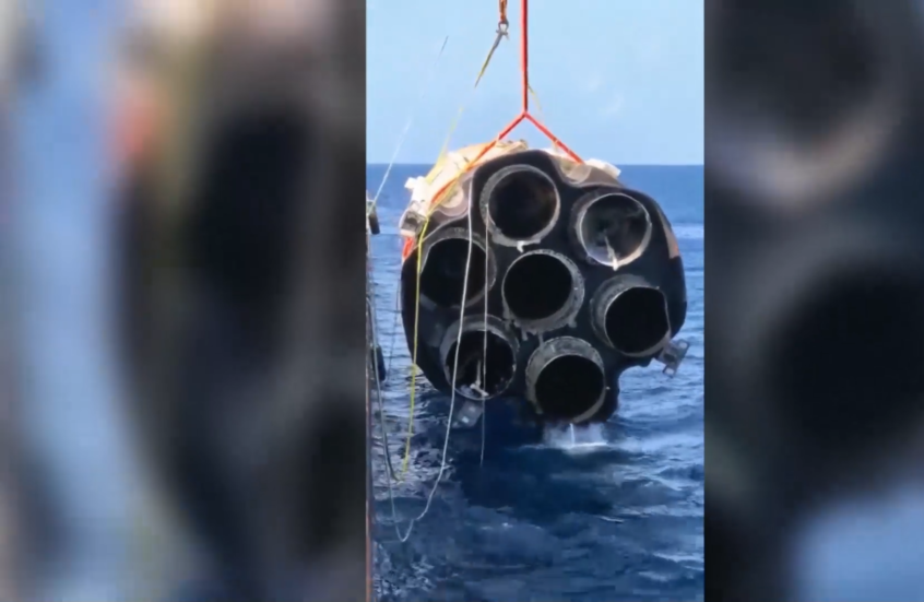 مشاهد لاستعادة المرحلة الأولى من صاروخ "لونج مارش-10"  في أول عملية انتشال للصواريخ الصينية