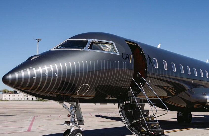 هبوط طائرة كريستيانو رونالدو في بولندا يثير التساؤلات (صور)