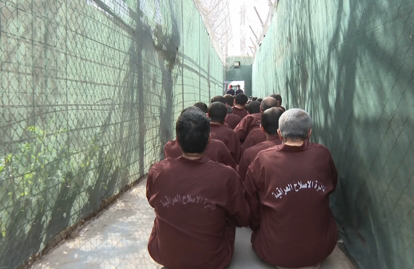 شاهد..  سجن الكرخ المركزي في بغداد يستضيف سجناء "داعش" بعد نقلهم من سوريا