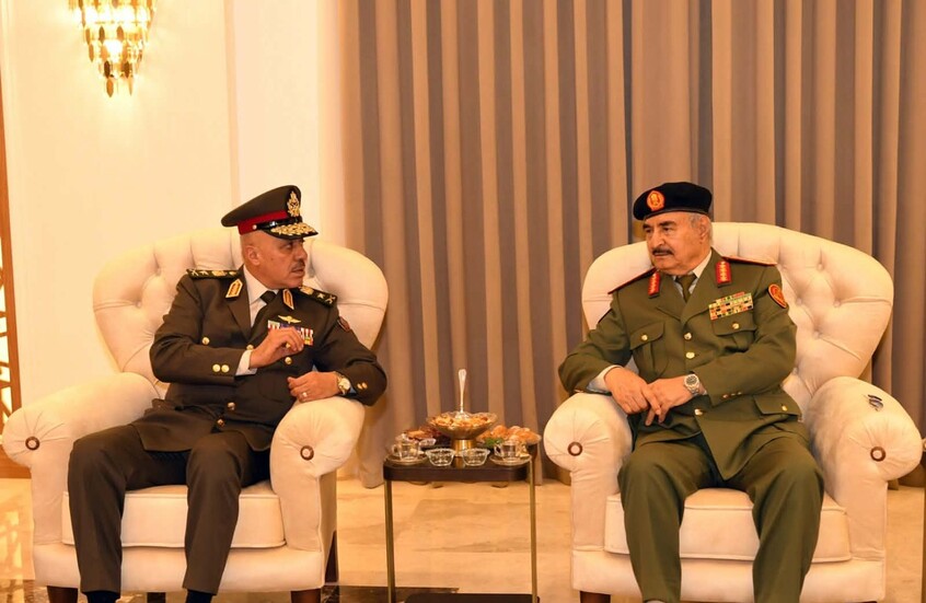 رئيس الأركان المصري يزور ليبيا ويلتقي خليفة وصدام وخالد حفتر