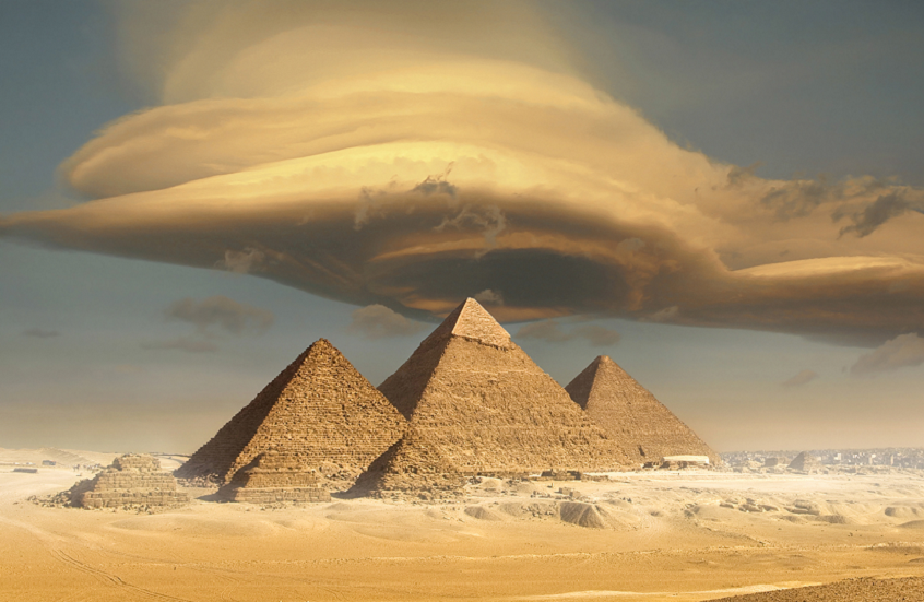 زاهي حواس يرد على معلومات أوردتها "برديات" للفاتيكان بشأن الأهرامات