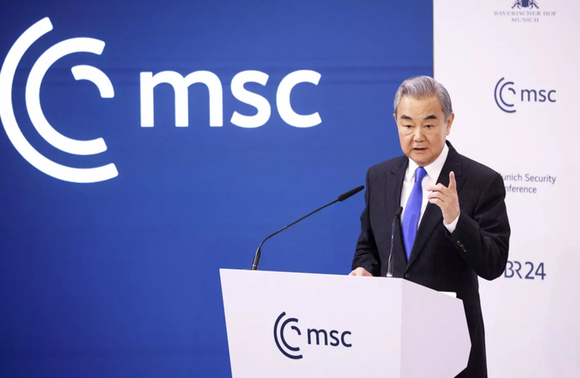 وانغ يي: قوى أمريكية تسعى لقمع الصين ونأمل بعلاقات قائمة على التعاون