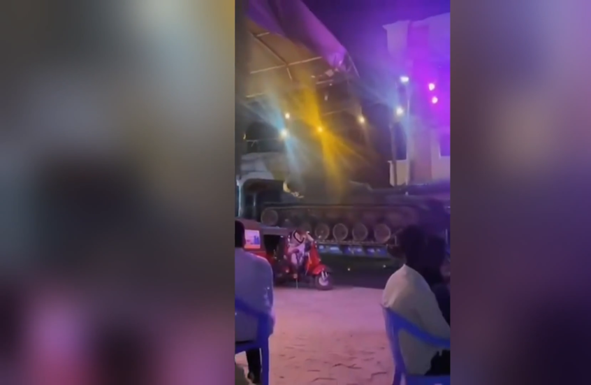 مشاهد لدبابات تركية تجوب شوارع الصومال