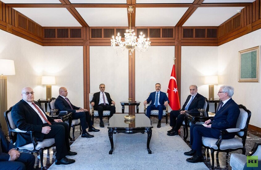 وزير الخارجية التركي يستقبل وفد "لجنة إدارة غزة" وشعث يؤكد الجهوزية لتولي المرحلة الانتقالية