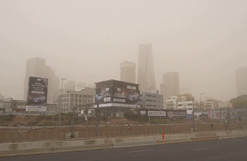 عاصفة ترابية تجتاح الشرق الأوسط