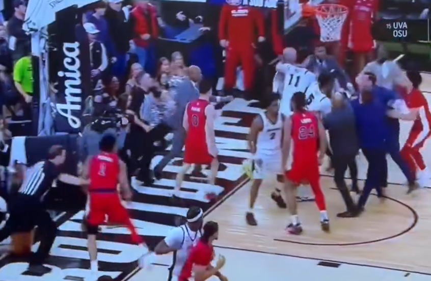 شجار عنيف في مباراة  لكرة السلة الأمريكية ينتهي بطرد 6 لاعبين ودخول الشرطة إلى الملعب (فيديوهات)