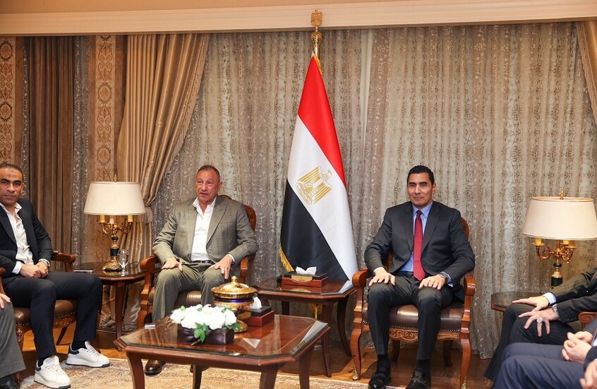 نتائج اجتماع وزير الشباب والرياضة مع مجلس الأهلي (صور)