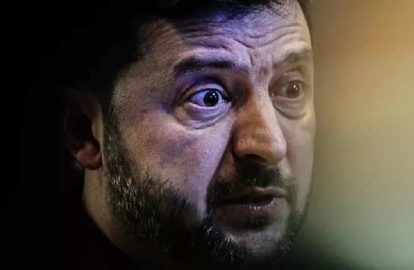 سيناتور يصف زيلينسكي بـ"سكير عدواني" بعد تصريحاته عن الروس