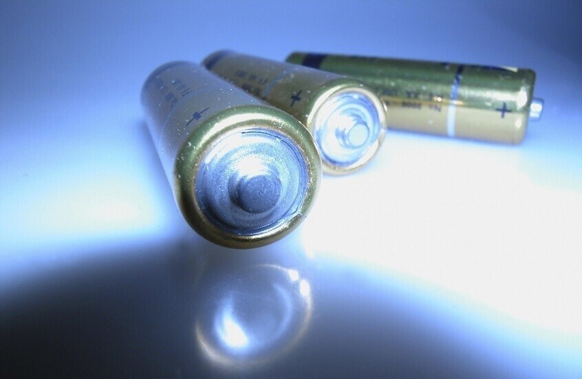 طريقة روسية مبتكرة تطيل عمر بطاريات الليثيوم-أيون عالية السعة