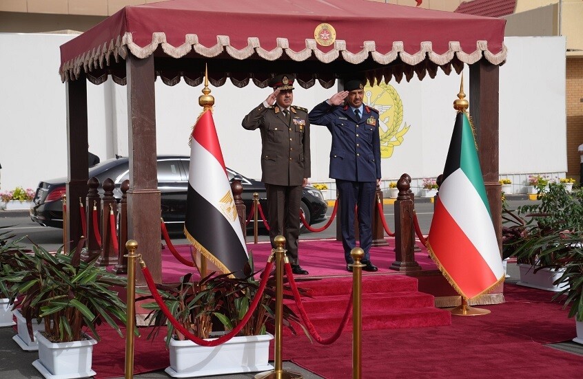 رئيس أركان الجيش المصري يواصل جولته الخليجية
