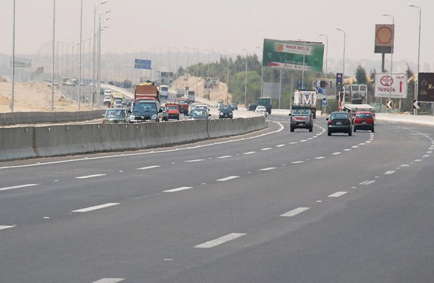 القاهرة.. هبوط أرضي مفاجئ يهدد السير على الطريق الدائري الأوسطي