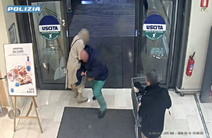 إيطاليا.. كاميرا المراقبة توثق محاولة خطف طفلة عمرها 18 شهرا