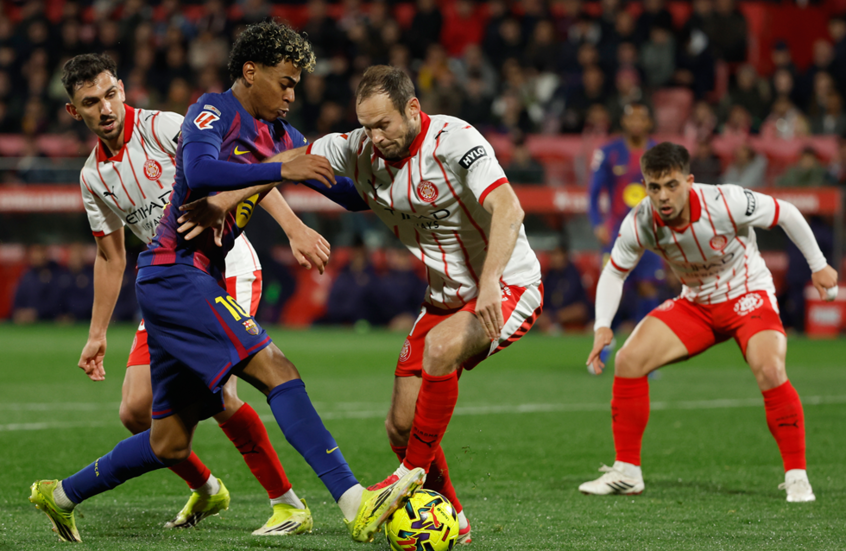 جيرونا يسقط برشلونة ويهدي ريال مدريد صدارة "الليغا"