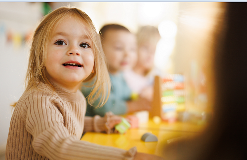 بعيدا عن الألعاب التقليدية.. سر جذب انتباه الأطفال وتطوير مهاراتهم