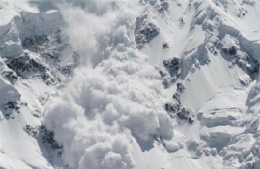 انهيار ثلجي في جبال الألب الإيطالية يودي بحياة متزلجين قرب مواقع أولمبياد 2026