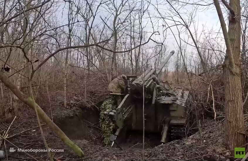 طاقم مدفع من طراز "غياتسينت-سي" يدمر معقلا أوكرانيا في مقاطعة خرسون