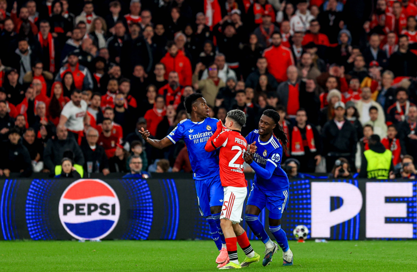 "كررها 5 مرات".. مبابي يكشف عن الكلمة العنصرية التي تلفظ بها نجم بنفيكا في وجه فينيسيوس