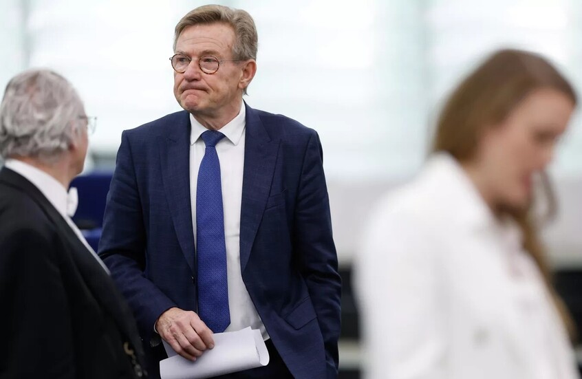 فضيحة في بروكسل.. حارسة في البرلمان الأوروبي تتهم نائبا أوروبيا بمقارنتها بالكلب