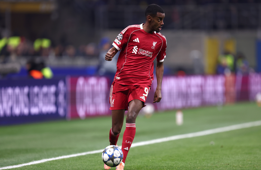 سلوت يحدد موعد عودة إيزاك إلى تشكيلة ليفربول