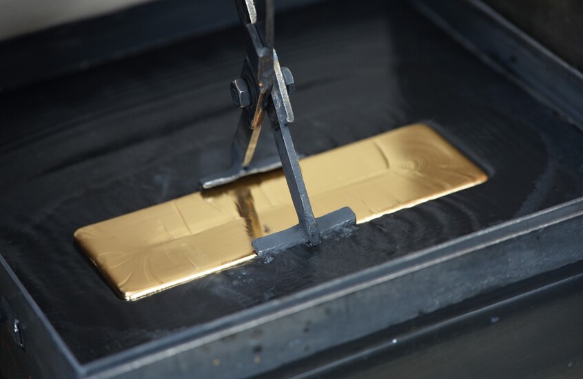 الذهب يرتفع بفعل المخاوف من صراع أمريكي إيراني.. لكنه يتجه لخسارة أسبوعية