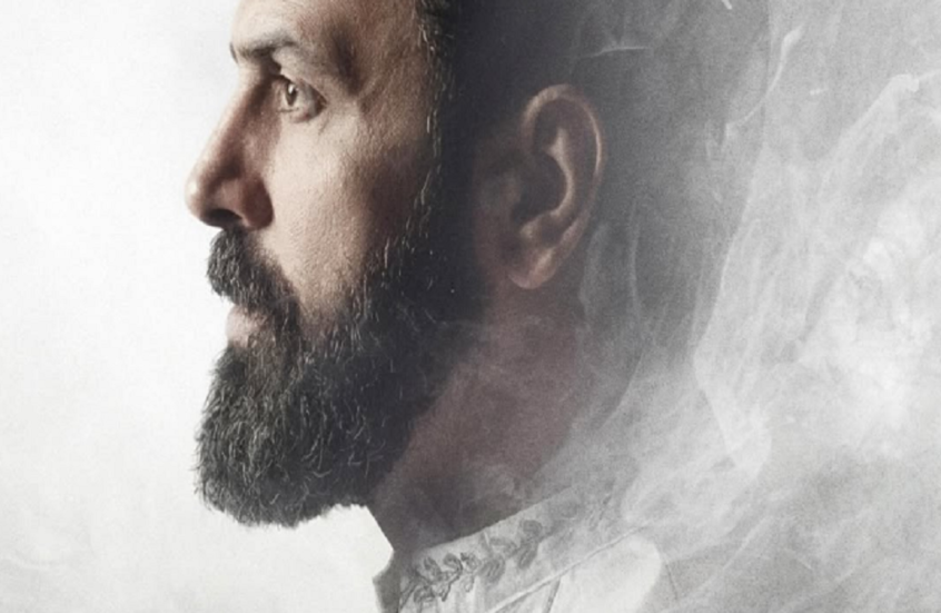 تيم حسن يشعل مواقع الإنترنت بحرف واحد في "مولانا"