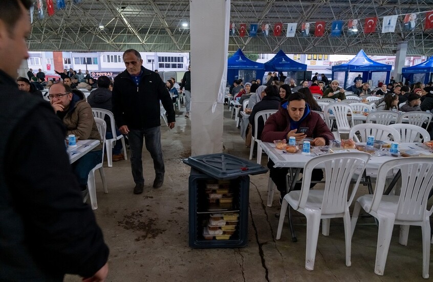 استطلاع: تراجع التأييد لإغلاق المطاعم خلال رمضان في تركيا