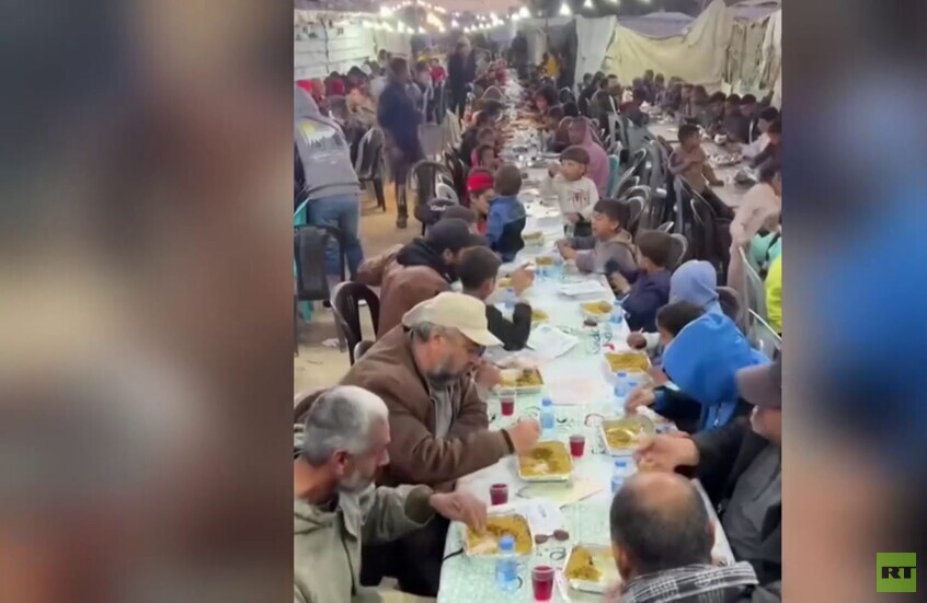 قطاع غزة.. إفطار جماعي بين أنقاض المنازل في مخيم المغازي