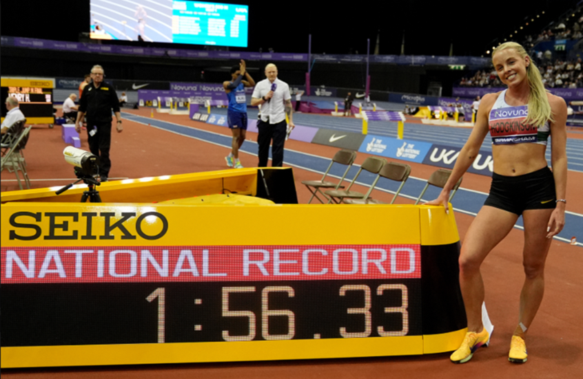 هودجكينسون تحطم الرقم القياسي العالمي لسباق 800 متر داخل القاعة