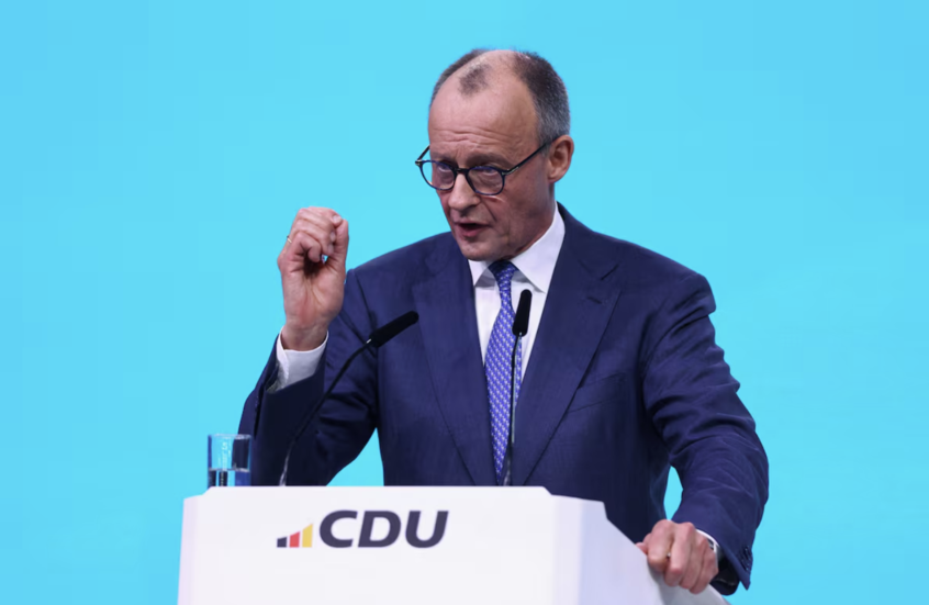 المستشار الألماني يتعهد بالتصدي لليمين المتطرف ويحذر من مرحلة دولية تنافسية