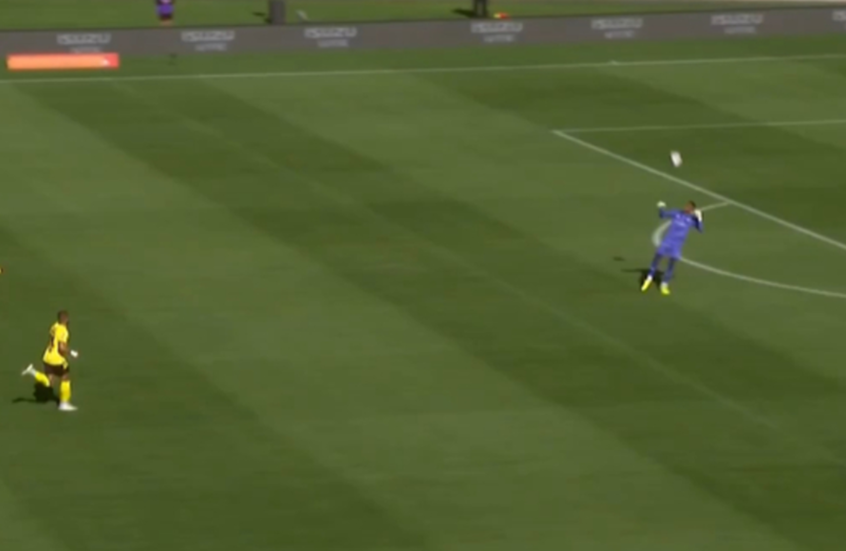 من مسافة 70 مترا.. لاعب في الدوري الأسترالي يسجل واحدا من أغرب الأهداف في تاريخ البطولة