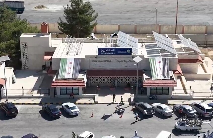 إغلاق معبر حدودي بين سوريا ولبنان وقت الإفطار يثير استياء واسعا بين المسافرين (فيديو)