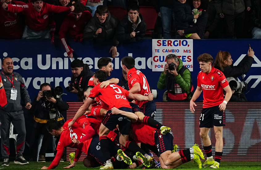 أوساسونا يسقط ريال مدريد ويهدي برشلونة فرصة تصدر "الليغا"