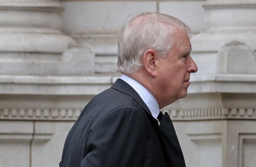 رئيس وزراء بريطاني سابق يكشف عن استخدام الأمير أندرو طائرات سلاح الجو الملكي للقاء إبستين