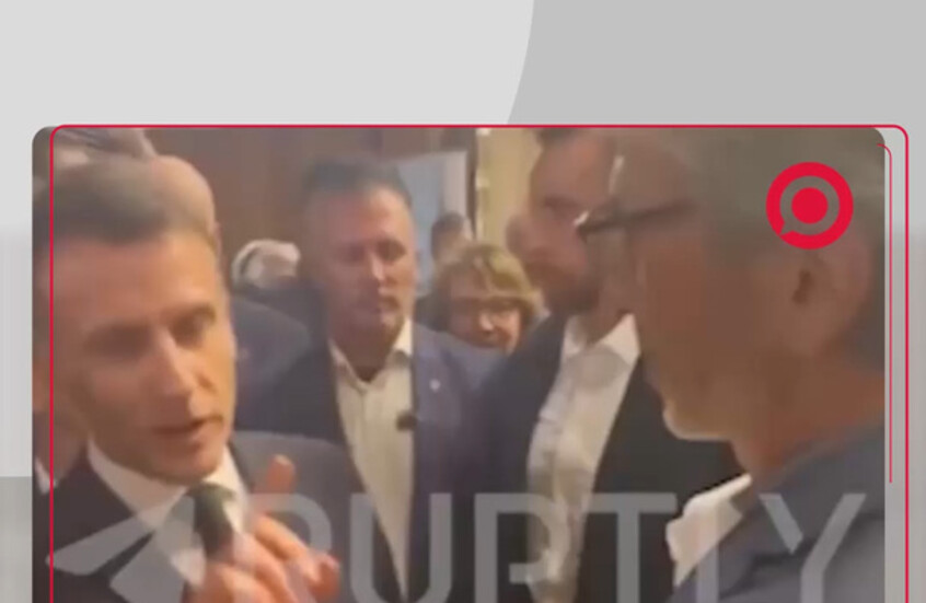 ماكرون يثير الجدل بتقبيل عنزة في معرض باريس الزراعي.. ونشطاء: "مشهد غريب"