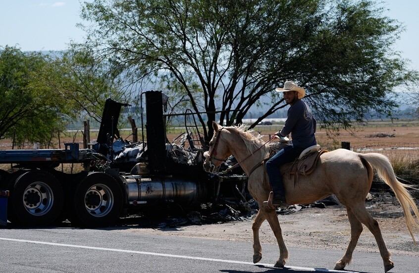شاهد.. هروب لاعبات من مباراة بعد سماع انفجارات