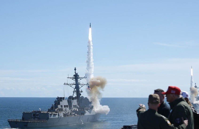 قائد سابق في حلف "الناتو" يحدد ثلاثة سيناريوهات لهجوم أمريكي محتمل على إيران