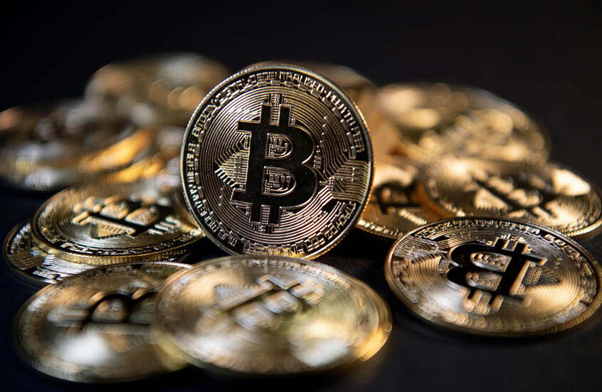 عملة "البيتكوين" تتجه نحو أسوأ أداء شهري منذ انهيار العملات المشفرة في يونيو 2022