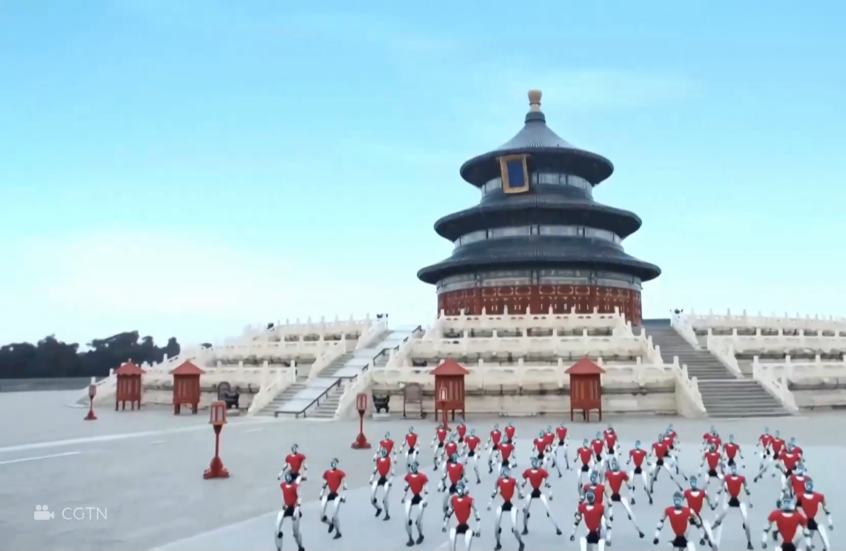 شاهد.. روبوتات بشرية تستعرض مهاراتهم في فنون قتالية في معبد السماء الشهير في بكين