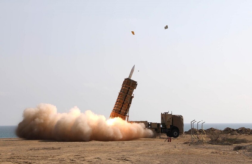 الحرس الثوري الإيراني يجري مناورات مركبة على سواحل البلاد الجنوبية