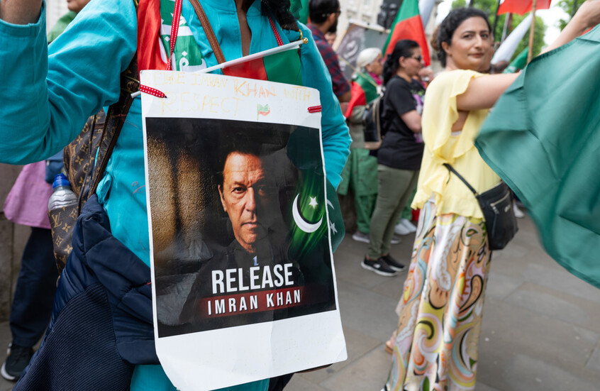 عمران خان يتلقى الجرعة الثانية من علاج عينيه في 24 مارس المقبل