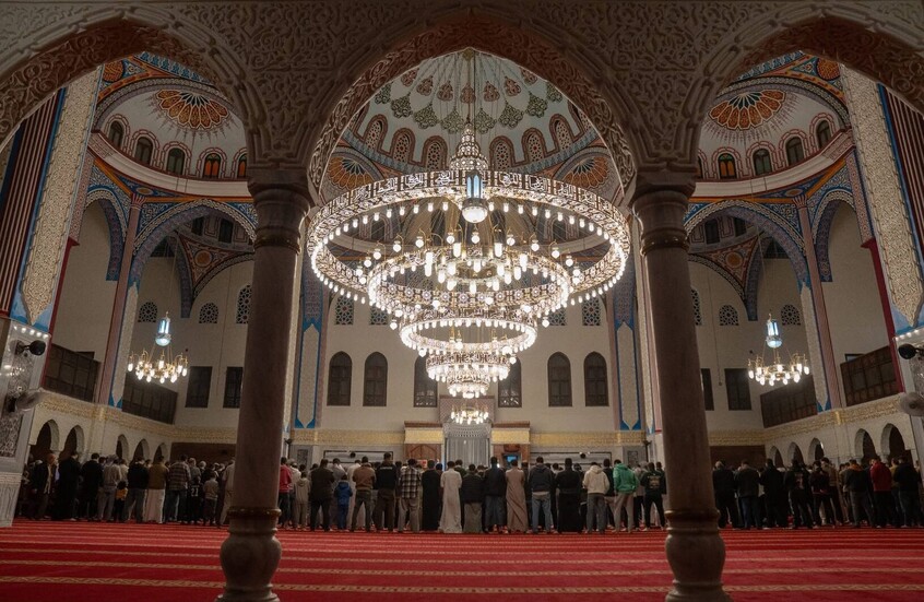 مصر تفتتح مسجدا بعد 50 عاما من البناء.. فما القصة؟