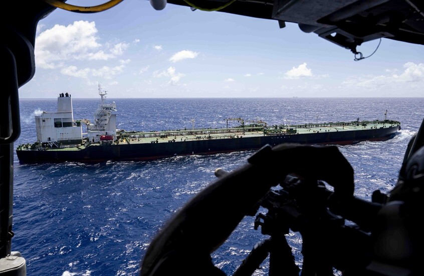 "تعقبناها وأوقفناها".. الجيش الأمريكي يستولي على ناقلة نفط ثالثة في المحيط الهندي (صور+ فيديو)