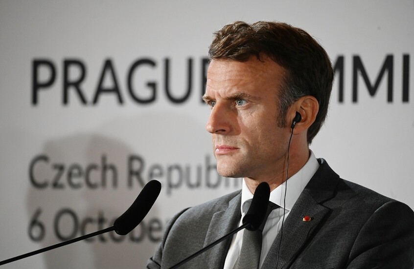 ماكرون يقبل استقالة مديرة متحف اللوفر بعد سلسلة من الفضائح والسرقات المثيرة