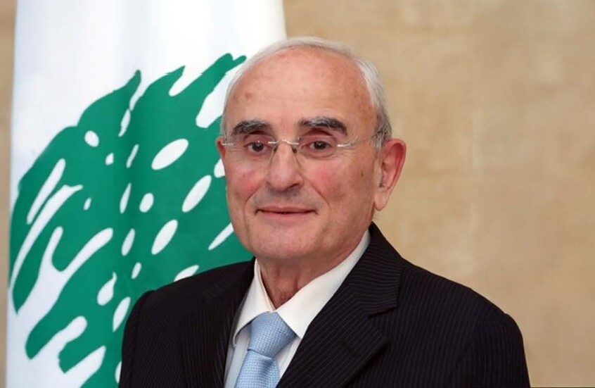 وزير الدفاع اللبناني يدحض الروايات بشأن قاعدة حامات الجوية العسكرية