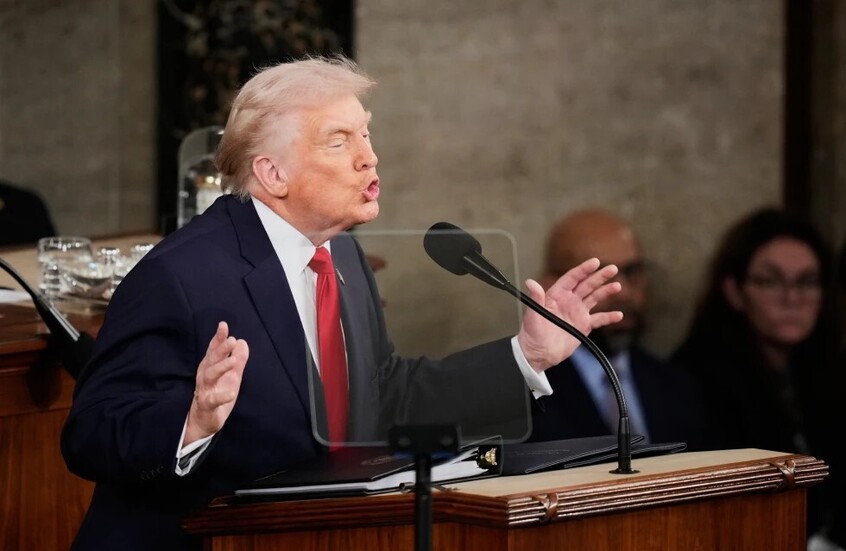 ترامب يشن هجوما على النائبتين الديمقراطيتين إلهان عمر ورشيدة طليب وروبرت دي نيرو (فيديو)