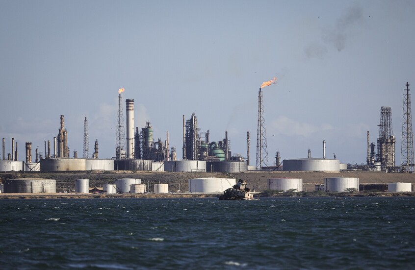 النفط يواصل ارتفاعه وسط تصاعد مخاوف الإمدادات